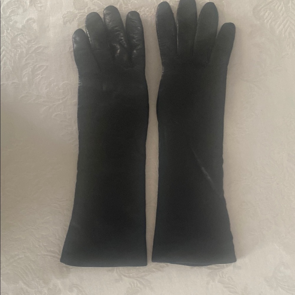 Elegant Black Leather Gloves